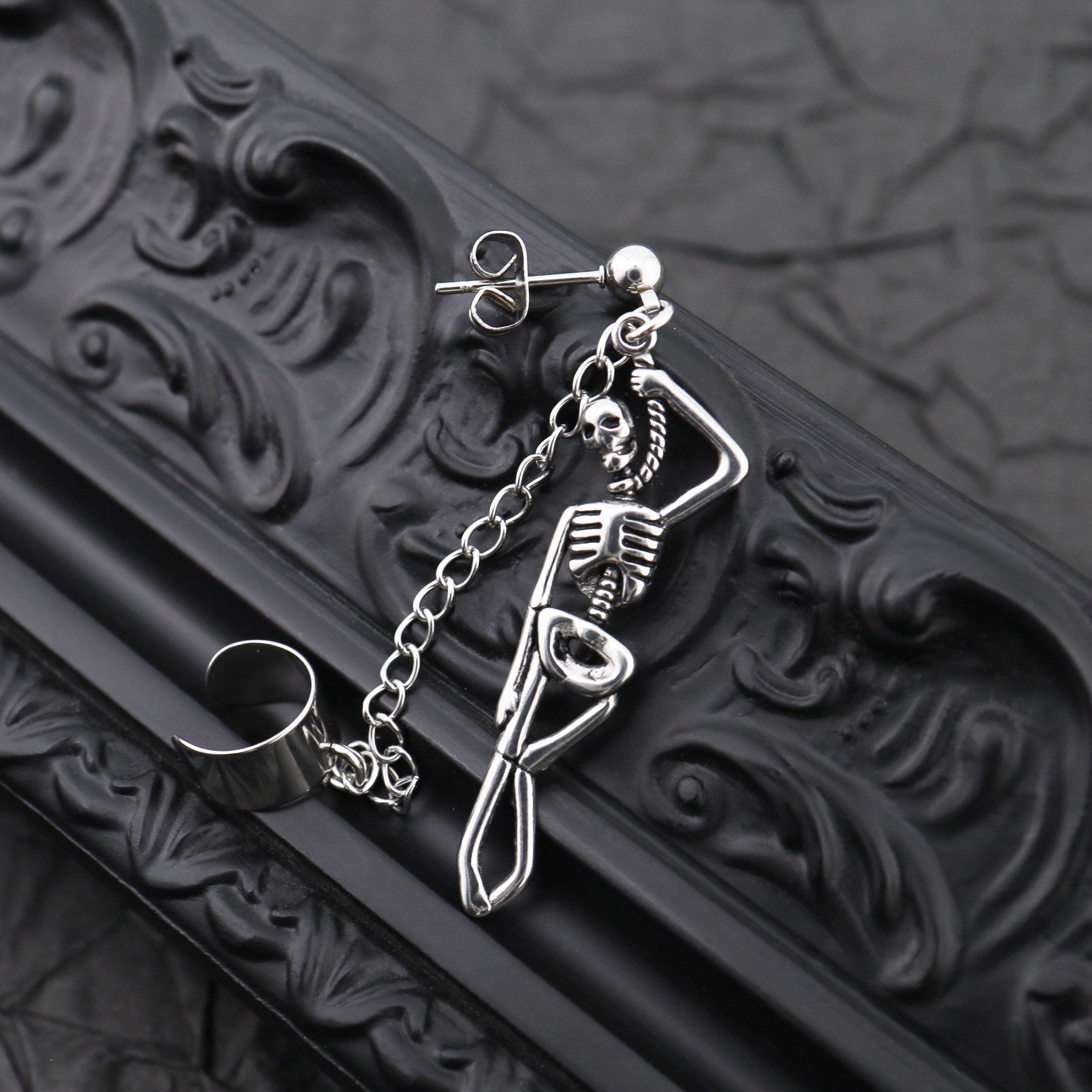 Thin Gauge Openwork Skull Chain Dangle tainless steel Earrings