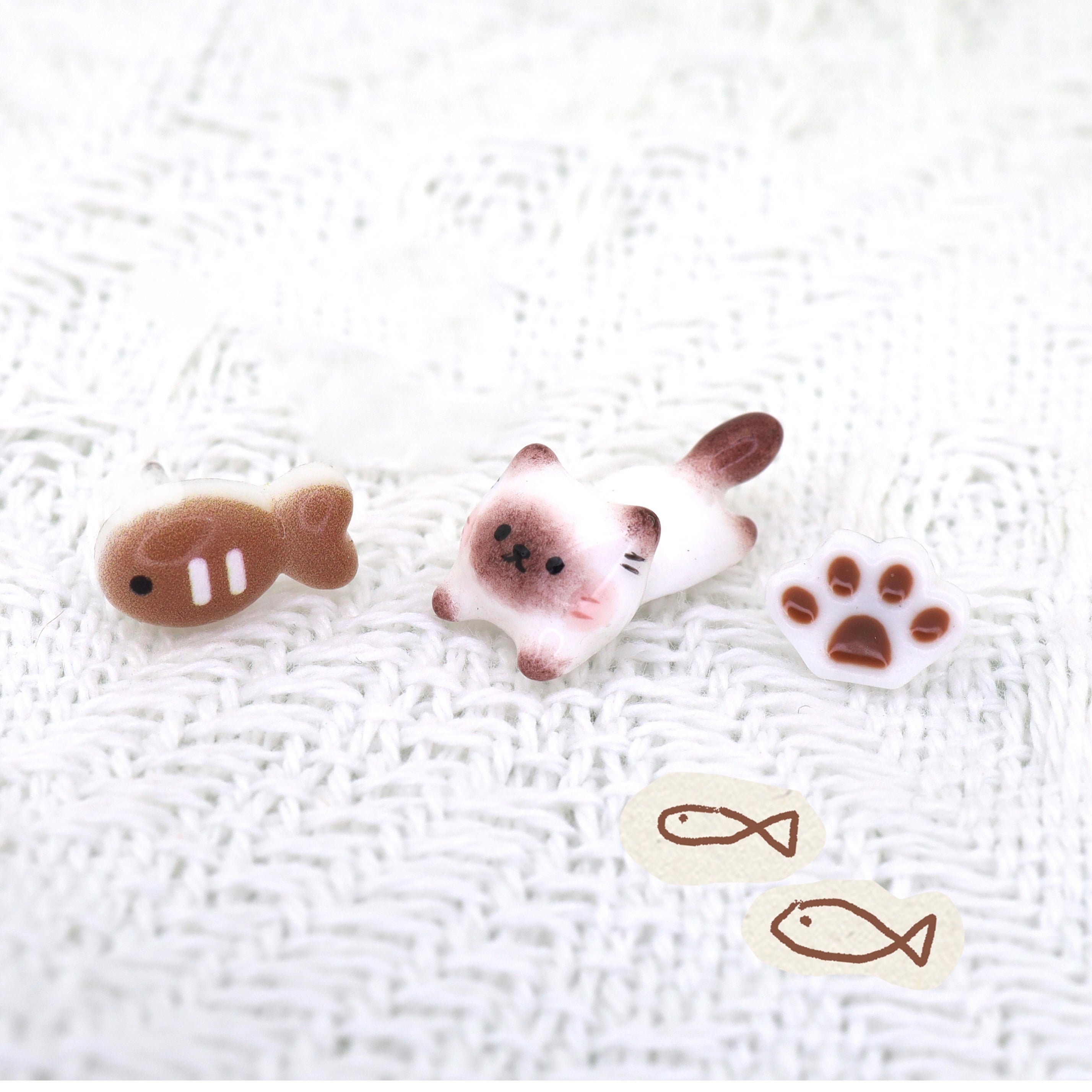 Paws & Purrs - Siamese Kitten & Fish 3D Earrings - Paws & Purrs - Siamese Kitten & Fish 3D Earrings - Cat / 6mm by CRUXJEWELRY