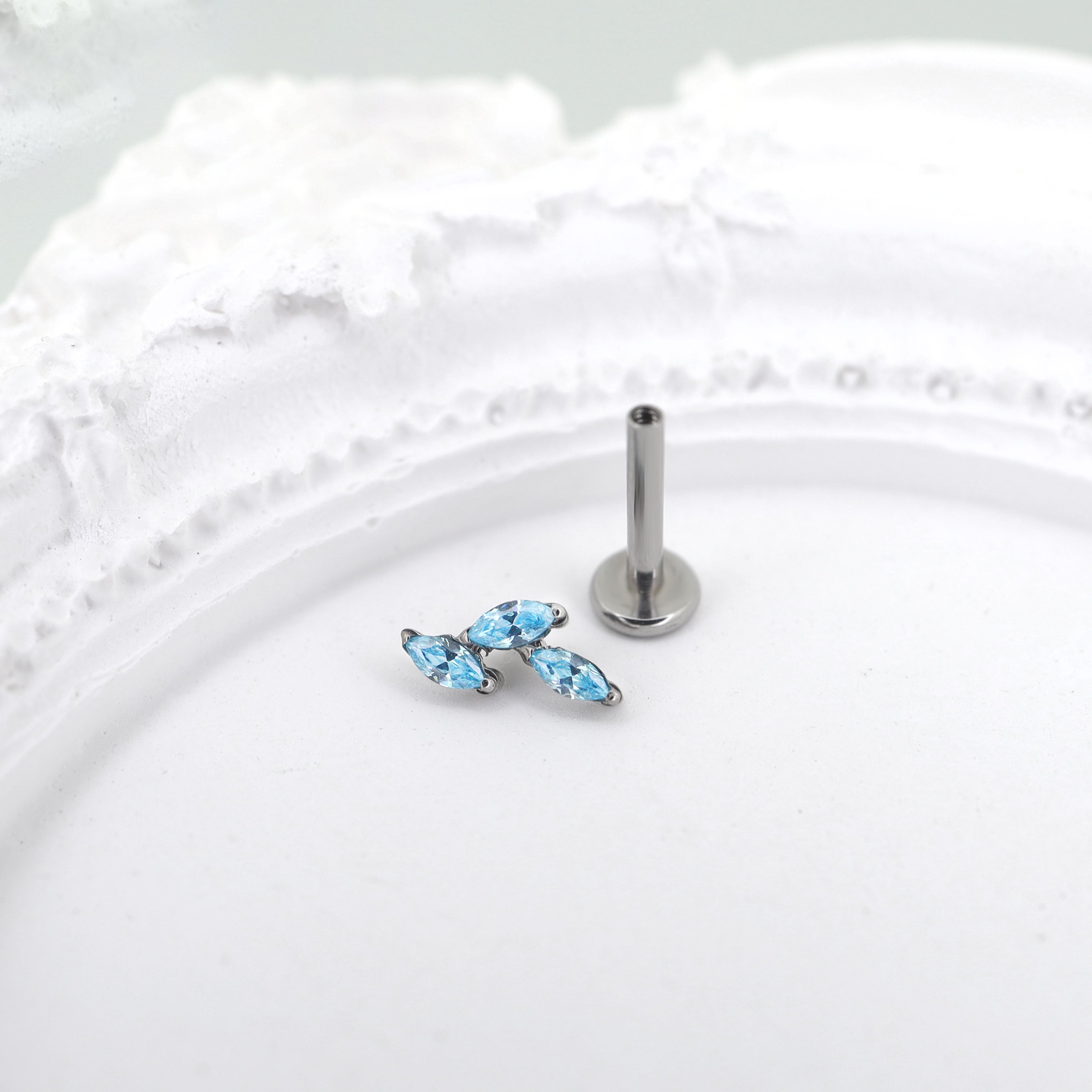 Leaf CZ Internally Threaded Titanium Labret Stud