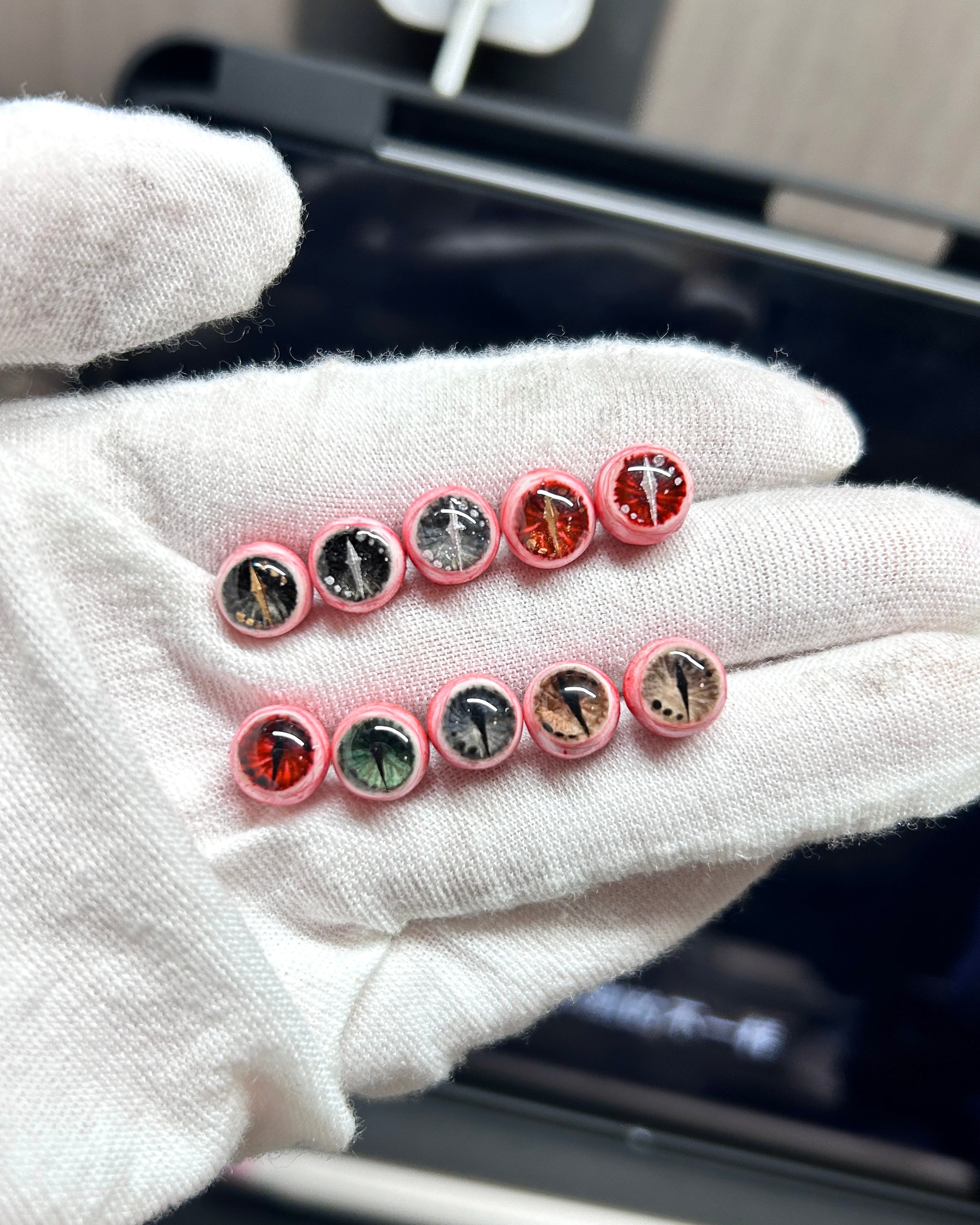 Cthulhu Eye - Fissure Iris | Ear/Lip/Tongue Studs - Cthulhu Eye - Fissure Iris | Ear/Lip/Tongue Studs - Chrono Fissure / Flat-Back（Default） / 4mm by CRUXJEWELRY