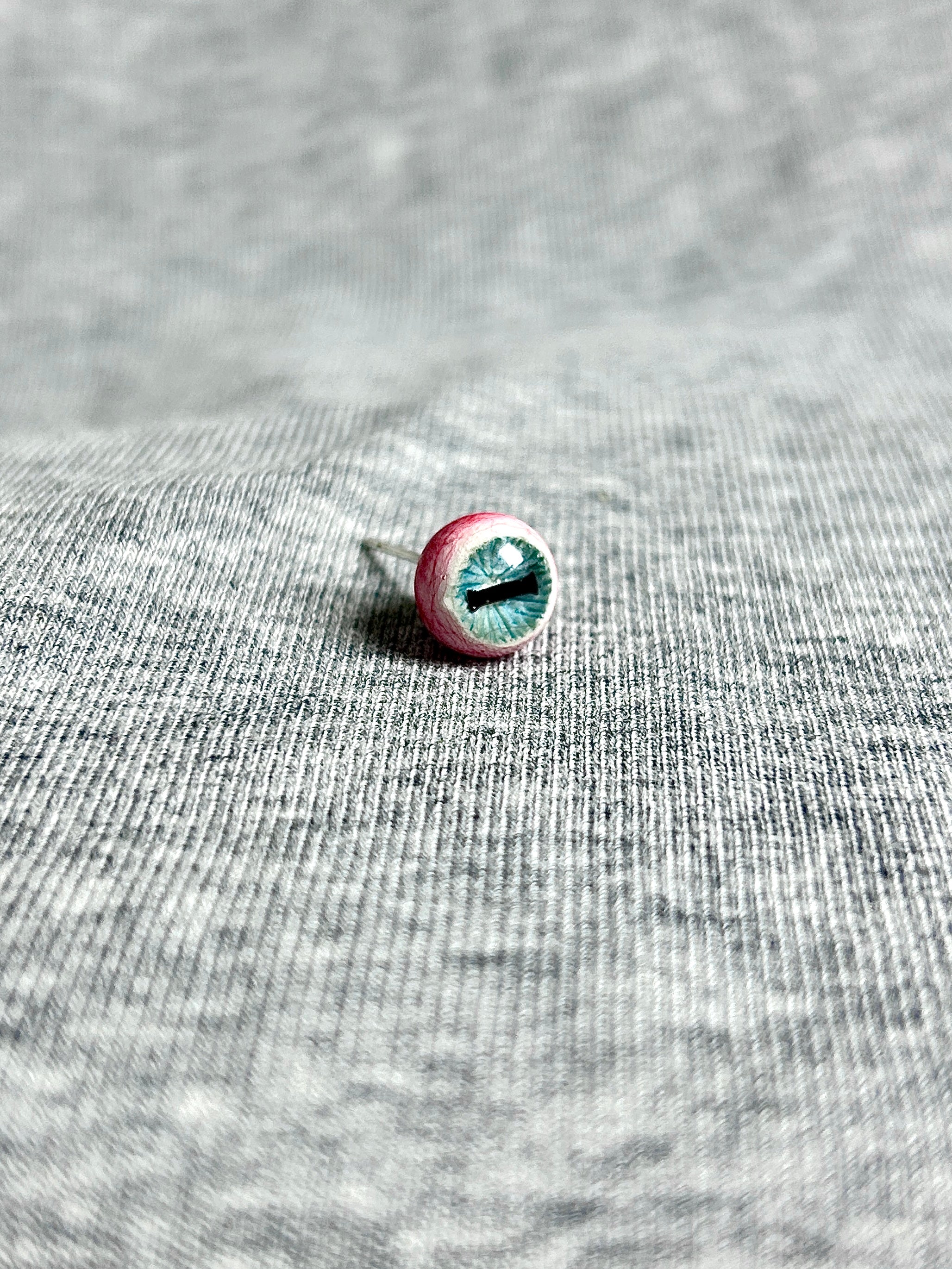 Cthulhu Eye - Lateral Gaze | Ear/Lip/Tongue Studs - Cthulhu Eye - Lateral Gaze | Ear/Lip/Tongue Studs - Homonculus / Flat-Back（Default） / 4mm by CRUXJEWELRY