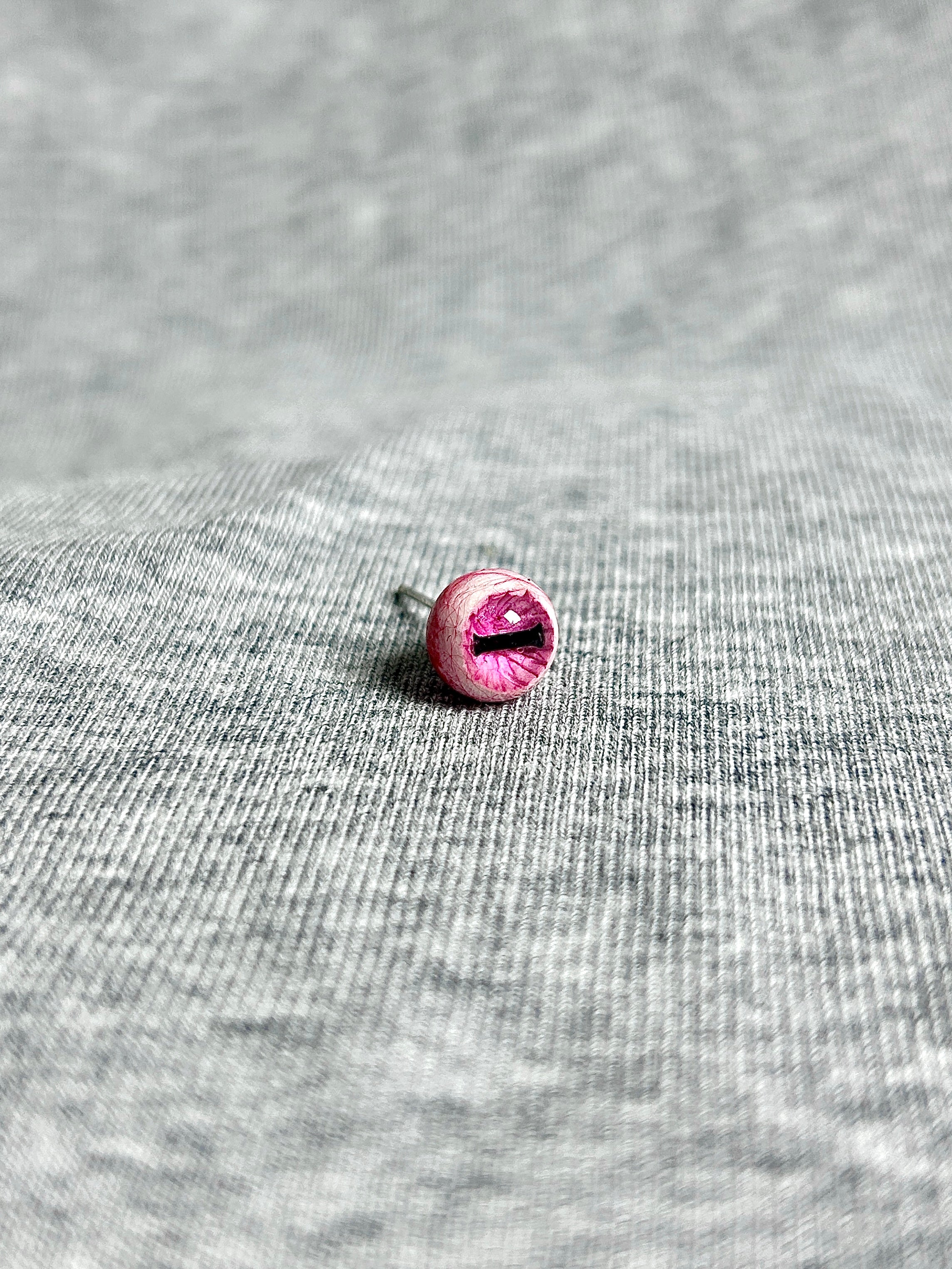 Cthulhu Eye - Lateral Gaze | Ear/Lip/Tongue Studs - Cthulhu Eye - Lateral Gaze | Ear/Lip/Tongue Studs - Third Eye / Flat-Back（Default） / 4mm by CRUXJEWELRY