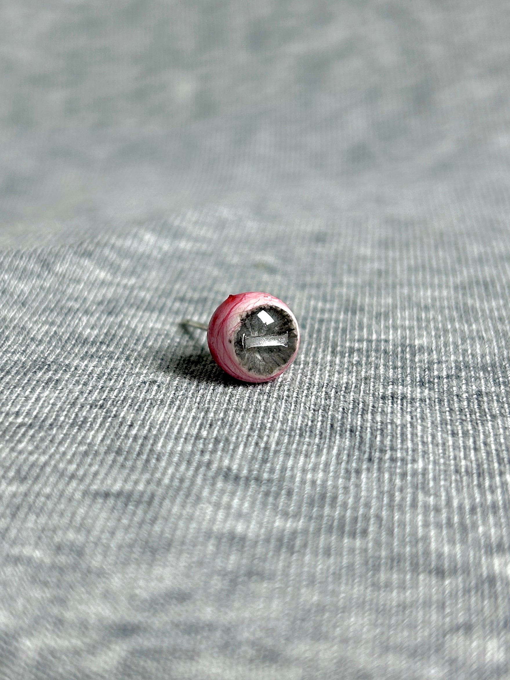 Cthulhu Eye - Lateral Gaze | Ear/Lip/Tongue Studs - Cthulhu Eye - Lateral Gaze | Ear/Lip/Tongue Studs - Peripheral Echo / Flat-Back（Default） / 4mm by CRUXJEWELRY