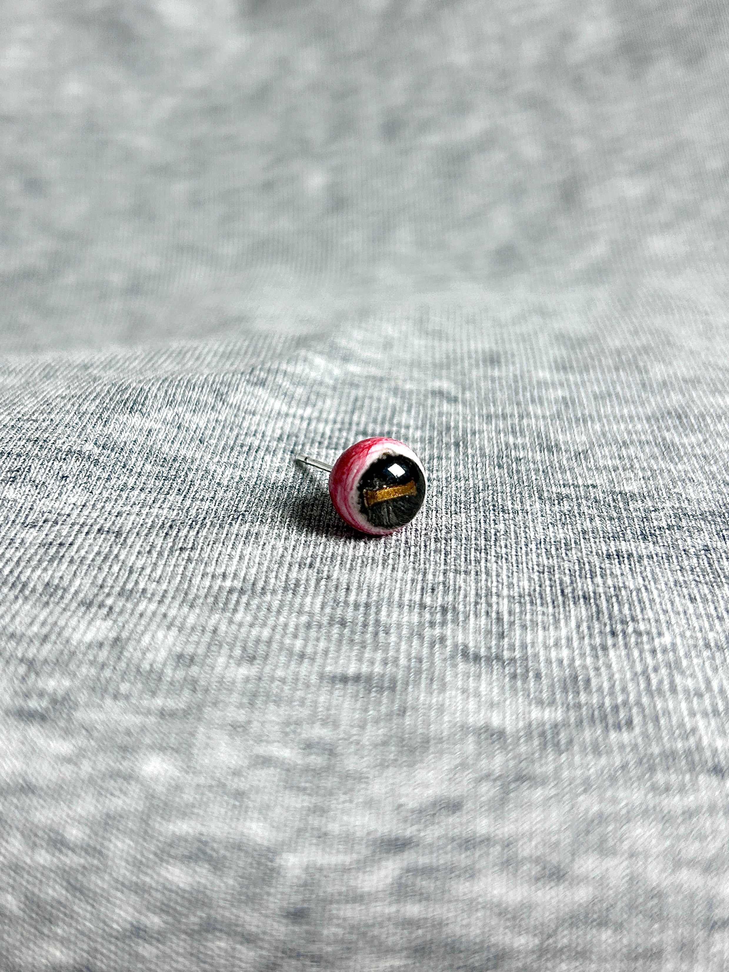 Cthulhu Eye - Lateral Gaze | Ear/Lip/Tongue Studs - Cthulhu Eye - Lateral Gaze | Ear/Lip/Tongue Studs - Ambient Lens / Flat-Back（Default） / 4mm by CRUXJEWELRY