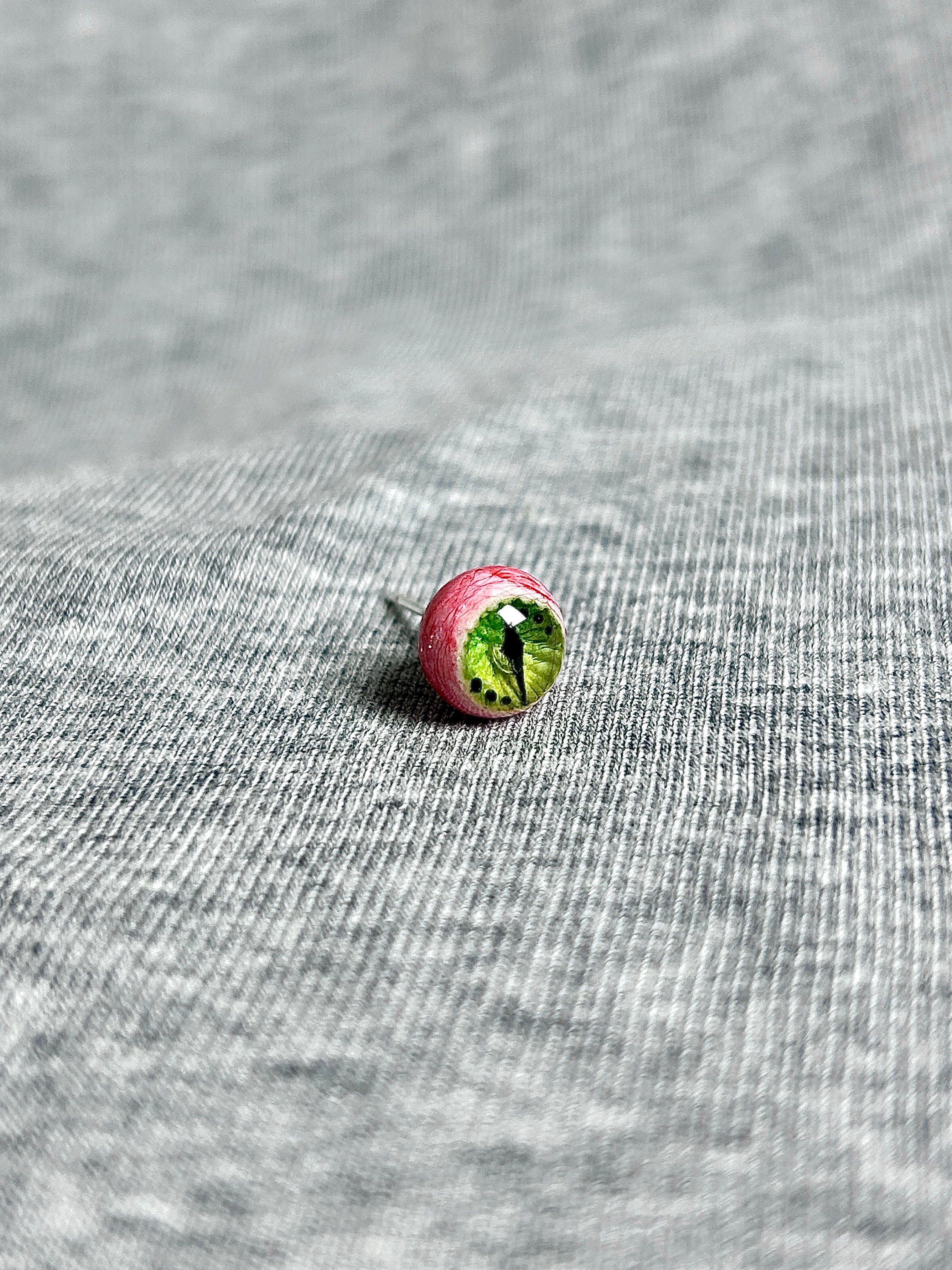 Cthulhu Eye - Fissure Iris | Ear/Lip/Tongue Studs - Cthulhu Eye - Fissure Iris | Ear/Lip/Tongue Studs - Frost Gleam / Flat-Back（Default） / 4mm by CRUXJEWELRY