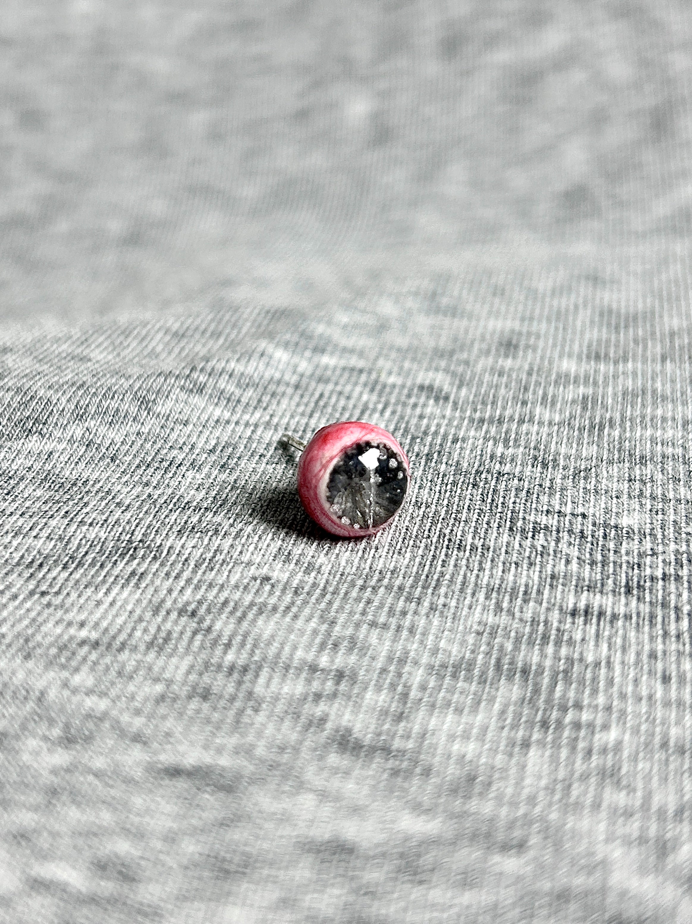 Cthulhu Eye - Fissure Iris | Ear/Lip/Tongue Studs - Cthulhu Eye - Fissure Iris | Ear/Lip/Tongue Studs - Zephyr Spy / Flat-Back（Default） / 4mm by CRUXJEWELRY