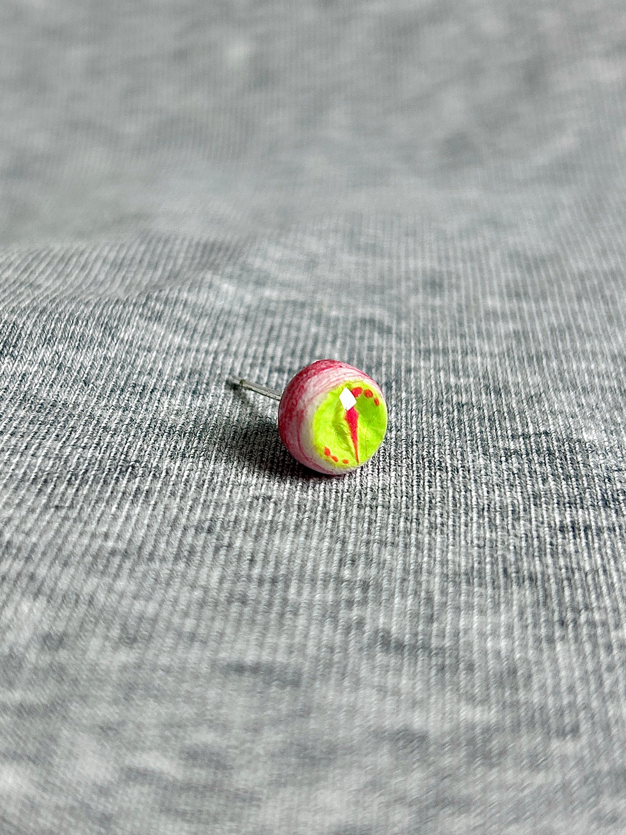 Cthulhu Eye - Fissure Iris | Ear/Lip/Tongue Studs - Cthulhu Eye - Fissure Iris | Ear/Lip/Tongue Studs - Pathos Lens / Flat-Back（Default） / 4mm by CRUXJEWELRY