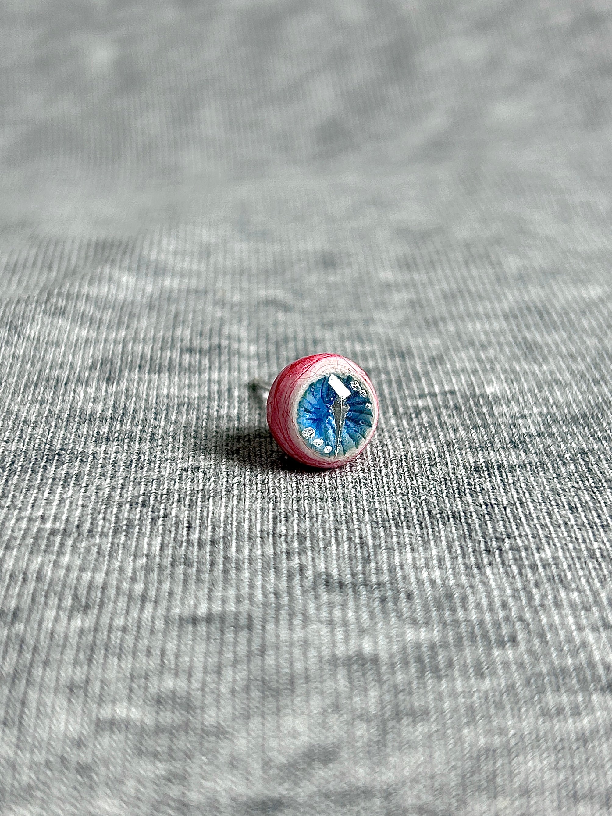 Cthulhu Eye - Fissure Iris | Ear/Lip/Tongue Studs - Cthulhu Eye - Fissure Iris | Ear/Lip/Tongue Studs - Soul Thread / Flat-Back（Default） / 4mm by CRUXJEWELRY