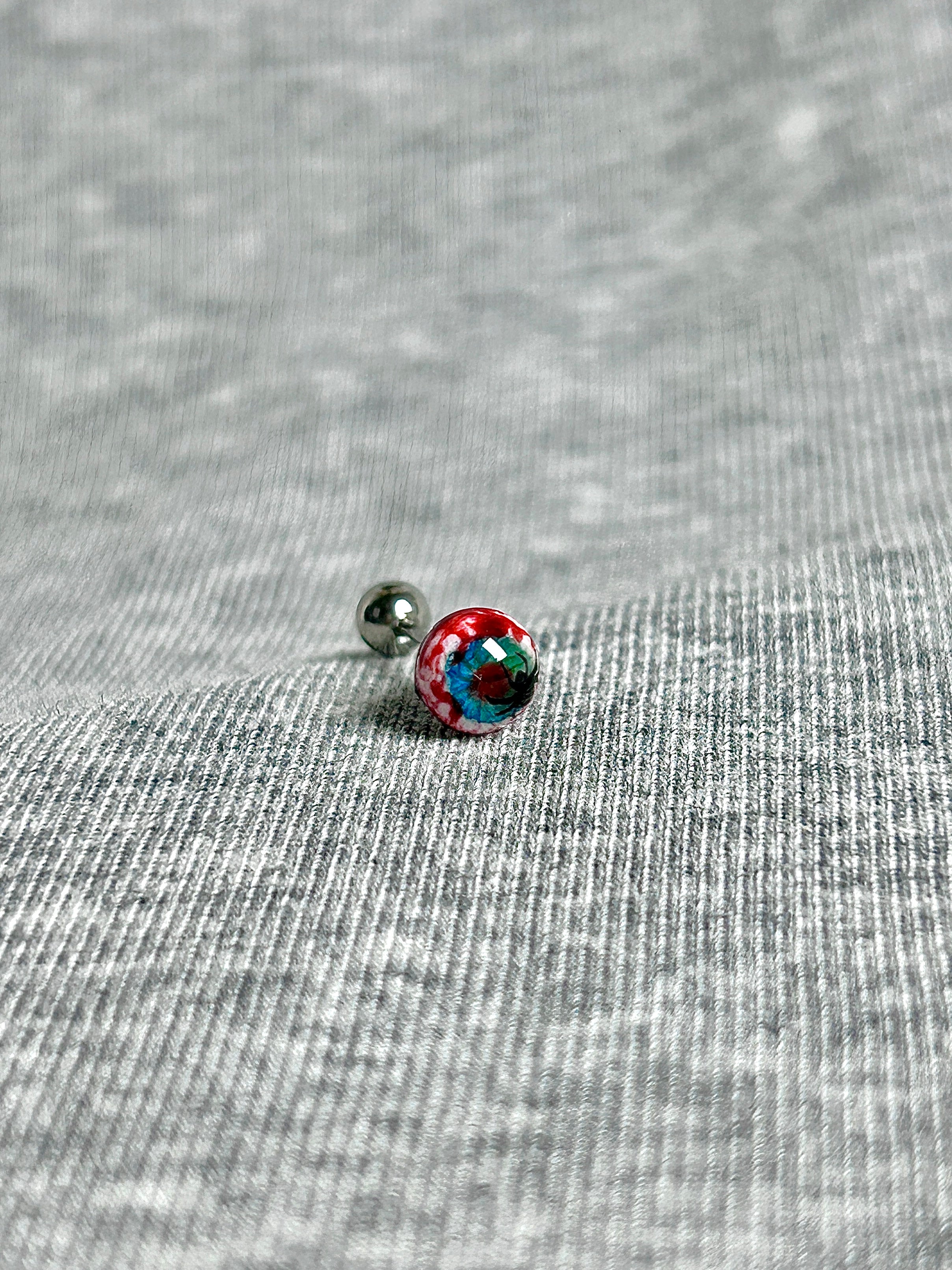 Cthulhu Eye - Bloody Mary‘s Pact | Ear/Lip/Tongue Studs - Cthulhu Eye - Bloody Mary‘s Pact | Ear/Lip/Tongue Studs - Spice of Regret / Flat-Back（Default） / 4mm by CRUXJEWELRY