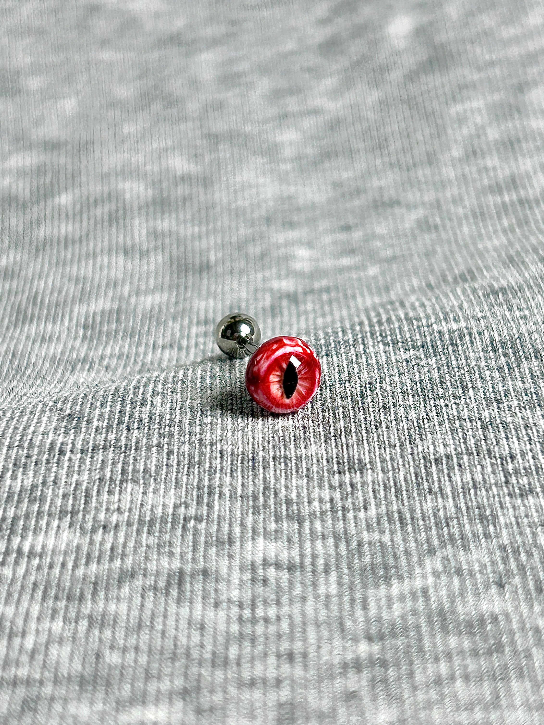 Cthulhu Eye - Bloody Mary‘s Pact | Ear/Lip/Tongue Studs - Cthulhu Eye - Bloody Mary‘s Pact | Ear/Lip/Tongue Studs - Crimson Elixir / Flat-Back（Default） / 4mm by CRUXJEWELRY